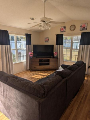 12 mi from Parris Island Cozy home